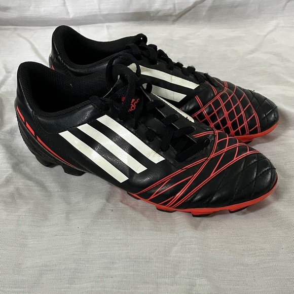 Adidas Men's size 5 soccer / football Athletic Shoes - Picture 1 of 16